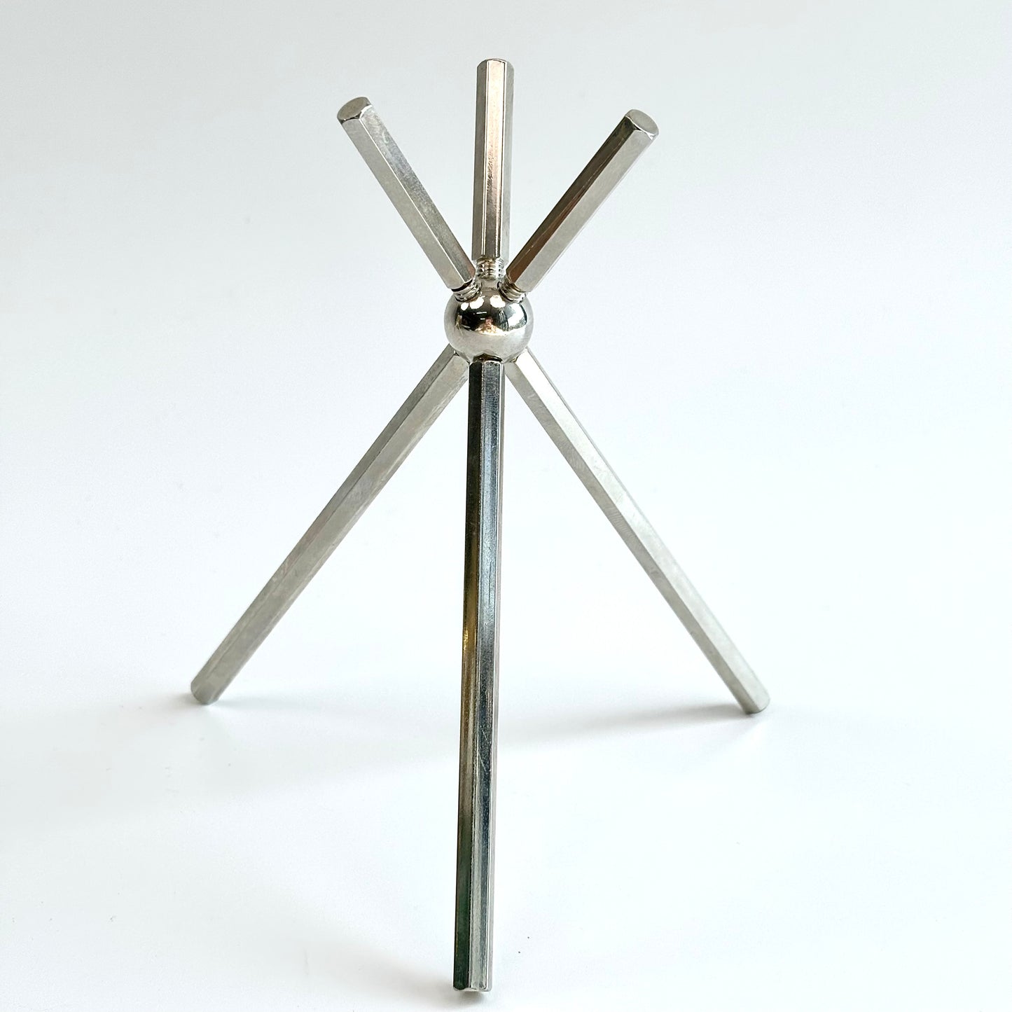 11.5ドル/1個 3本の長い脚を持つ球形のクリスタル球ベース。