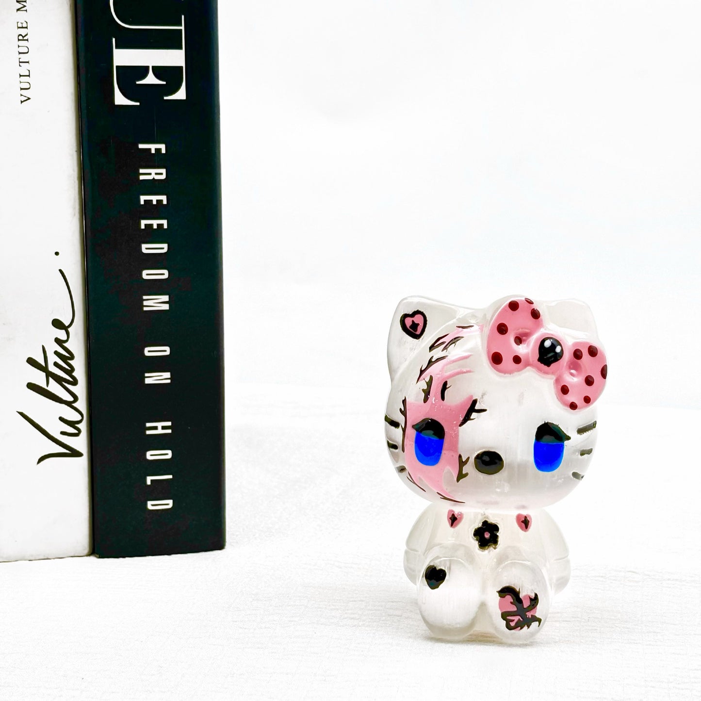 $30/psc, yeso de Hello Kitty, coleccionables y decoraciones.