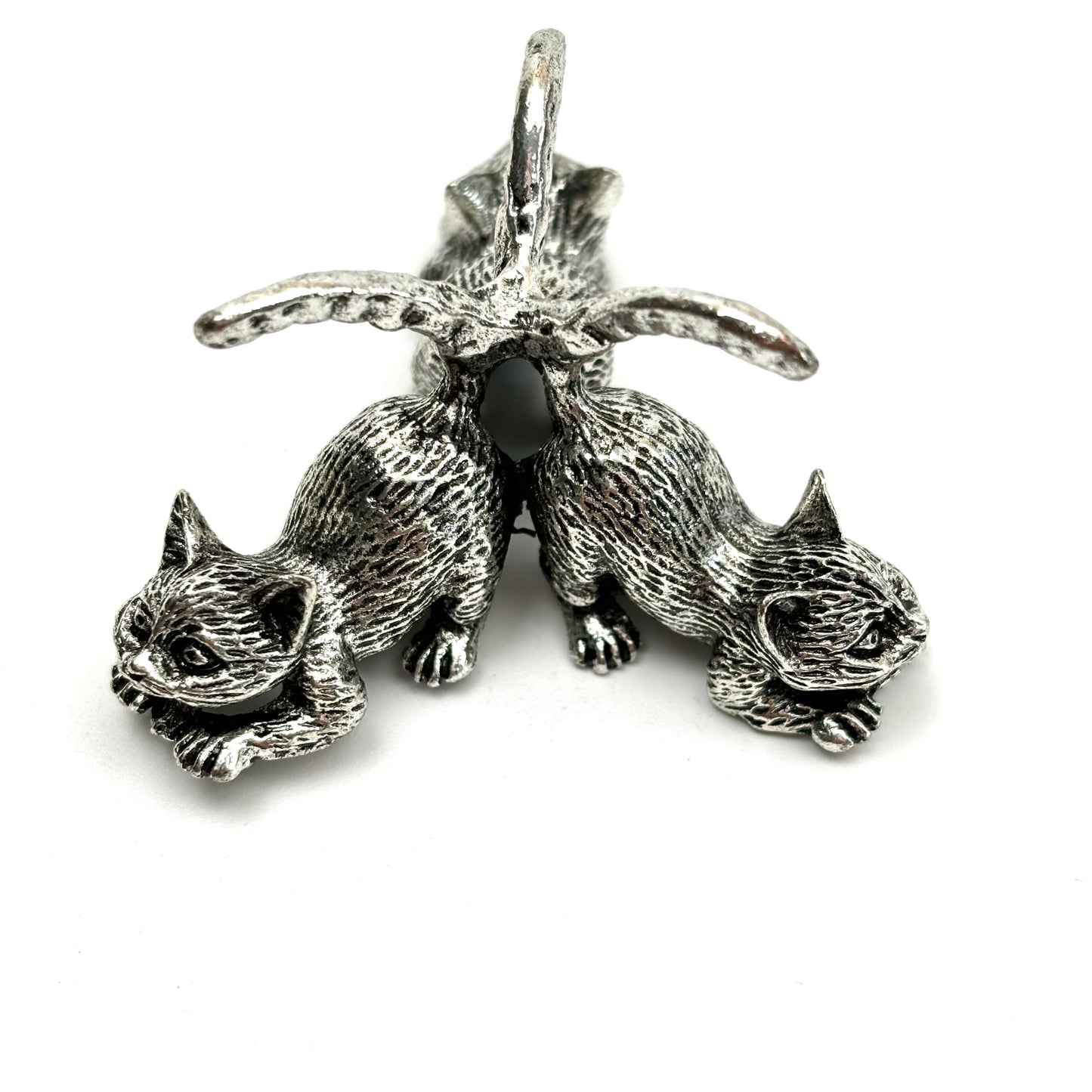 $3.6/1pcs Silvery Kitty crystal sphere base.