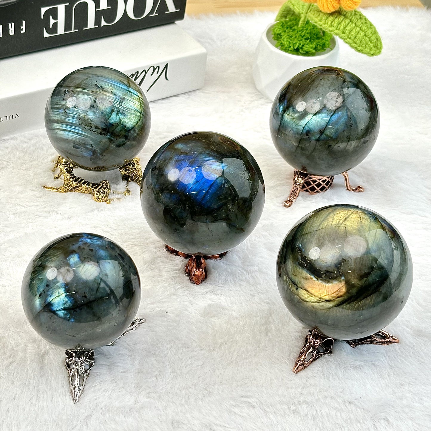 Crystal Ball Wholesale – 80% Off Retail Price,A Variety of Mixed Material Crystal Balls Available, with Diameters from 20mm to 80mm, Minimum Order 1KG