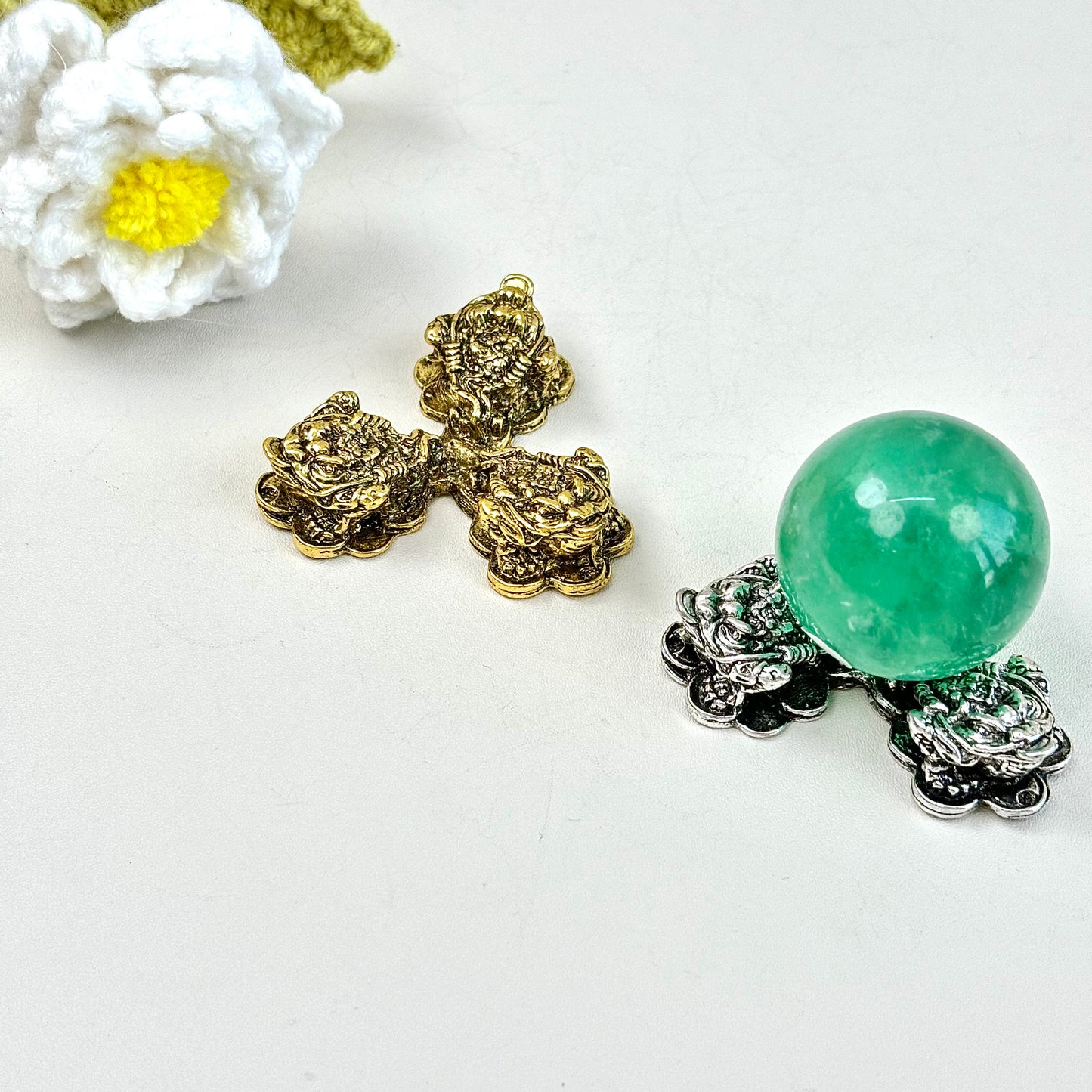 $3.5/1pcs Golden tree-leg-frogs crystal base, Silvery tree-leg-frogs crystal base, crystal sphere base.