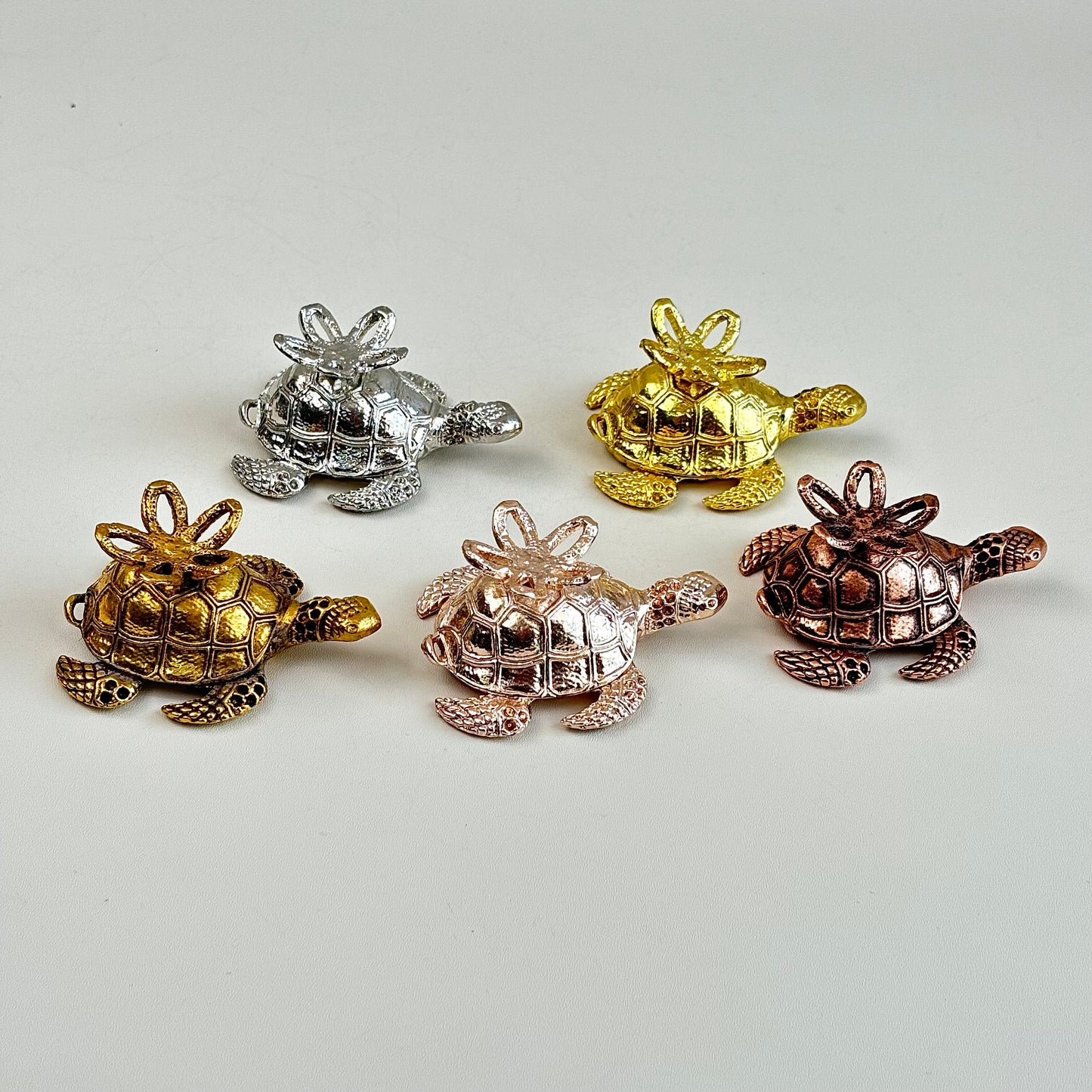 $4.2/1pcs Brilliant golden 、Brilliant silvery 、Light rose gold 、Golden 、Rose gold crystal sphere base.