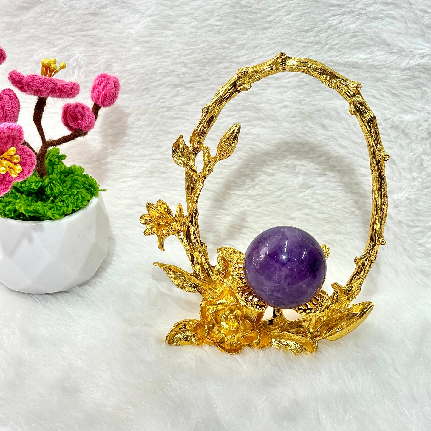 $9.1/1pcs Birlliant golden flower basket crystal base, crystal sphere base.