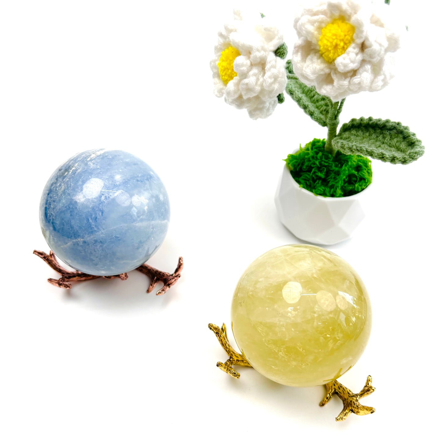 $5.2/1pcs Big reindeer horn crystal sphere base.