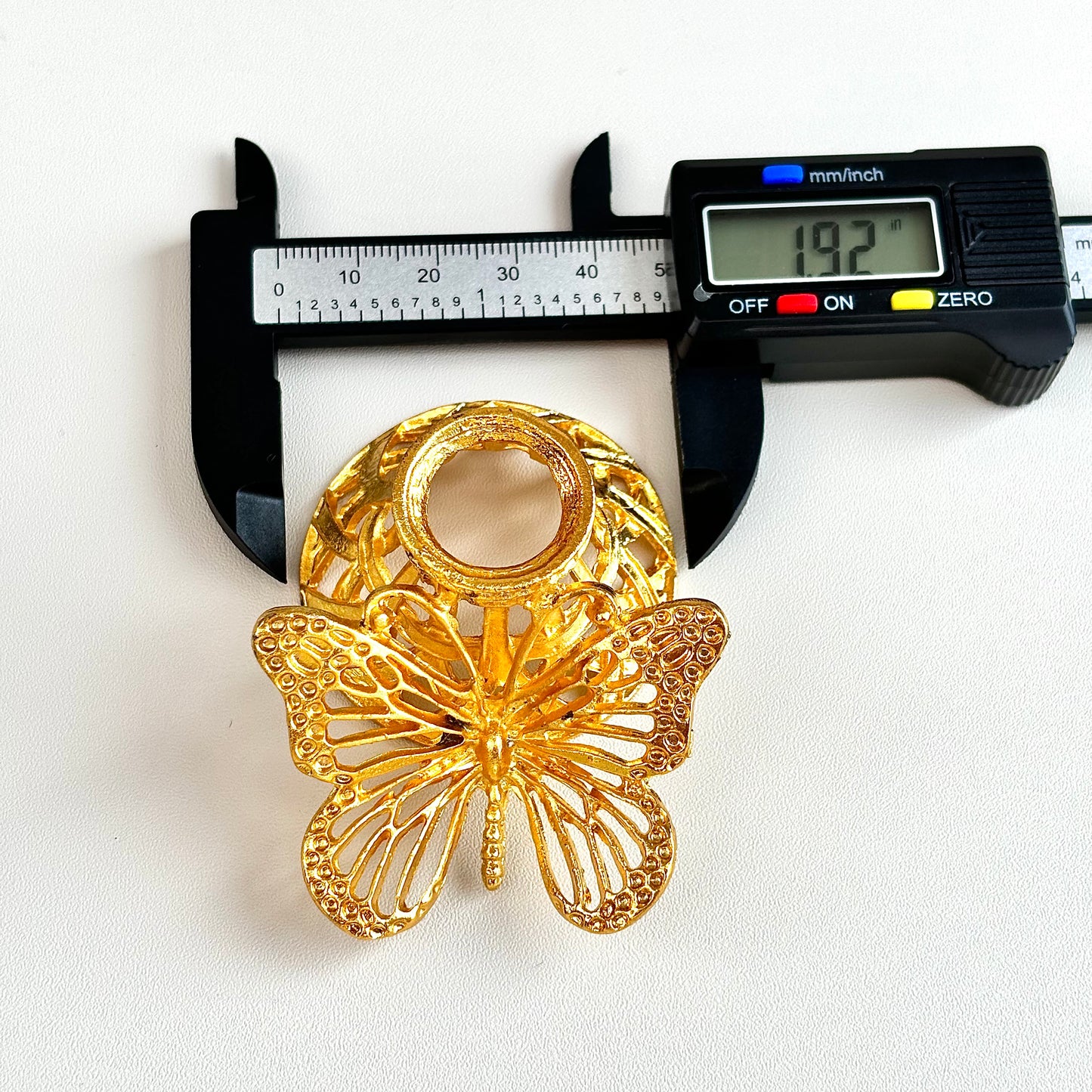 $2.9/1pcs Brilliant golden butterfly crystal base, crystal sphere base.