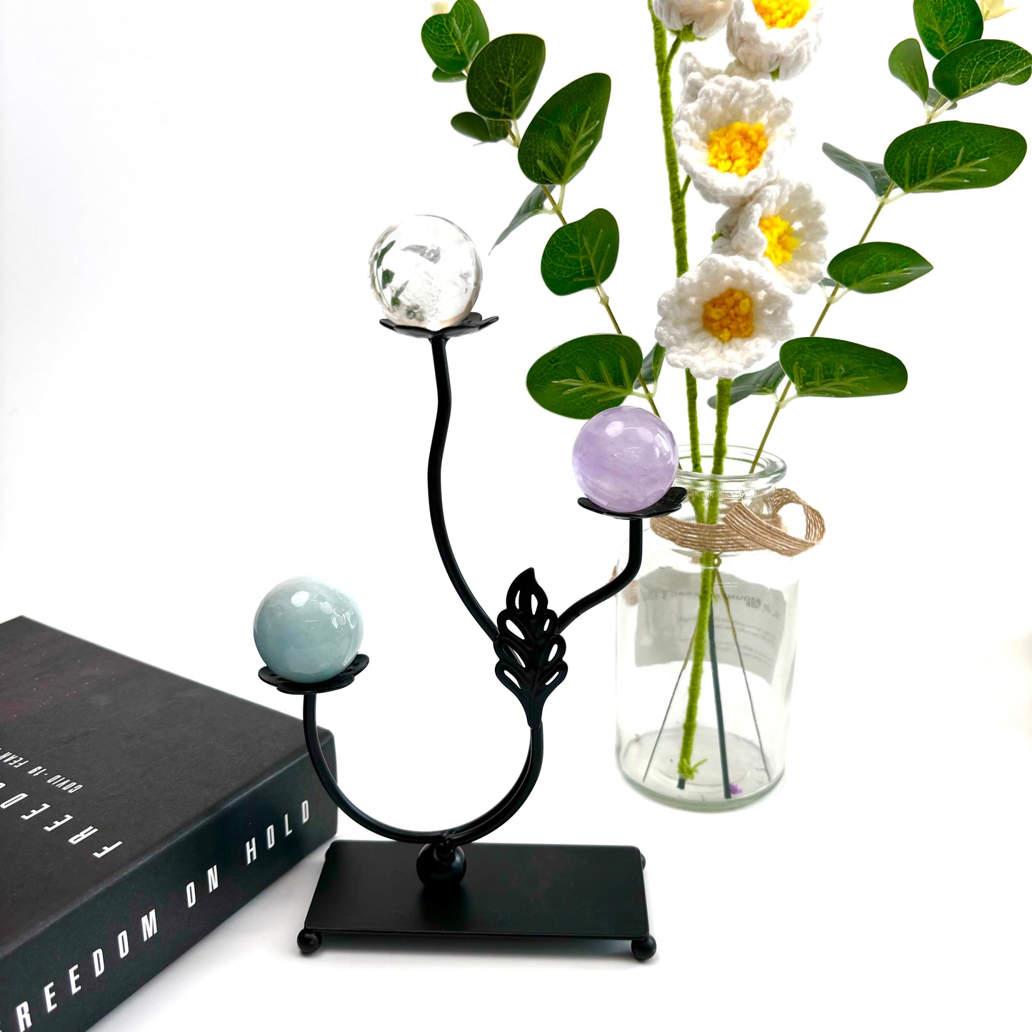 $8.4/1pcs Black flower branch crystal sphere base.