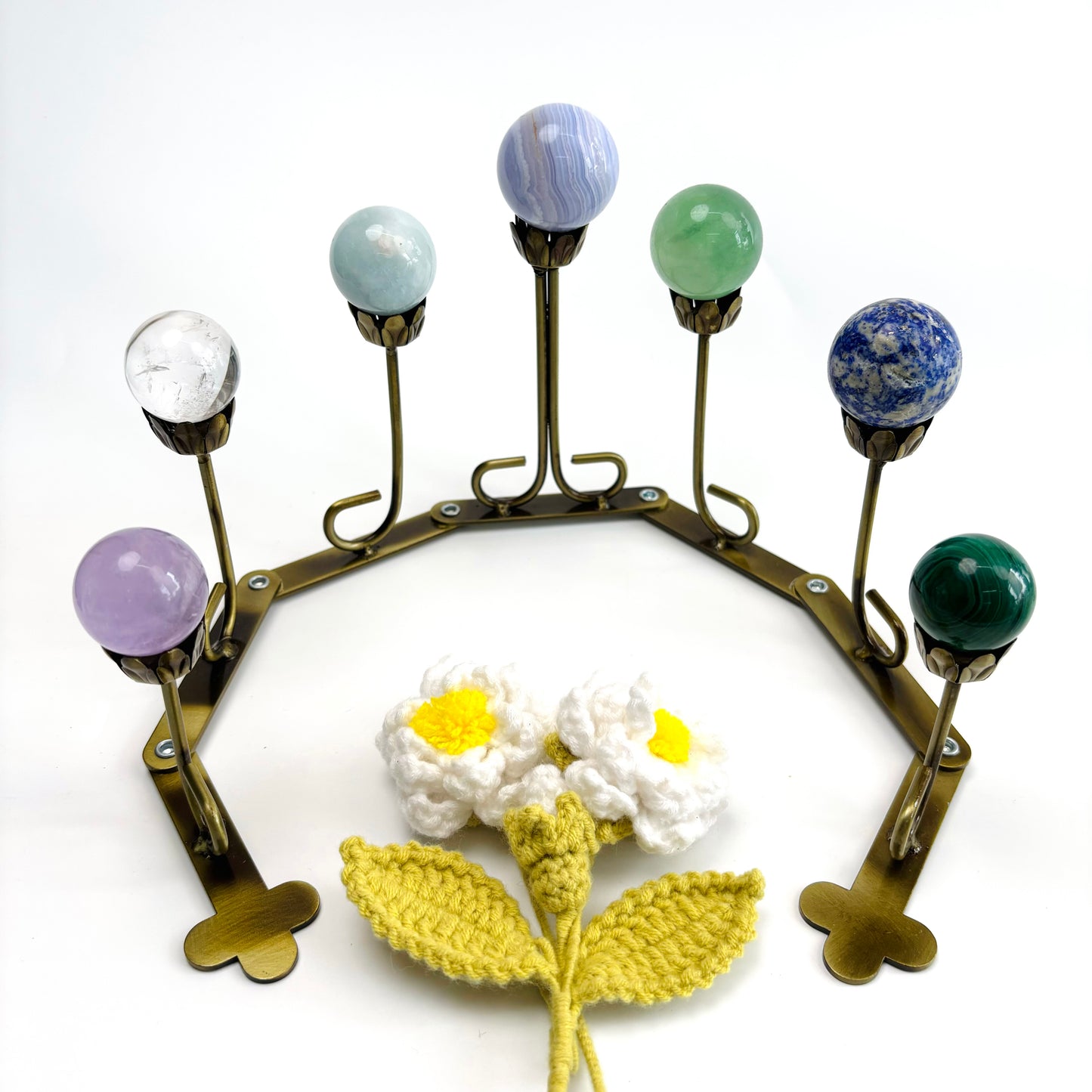 $17.6/1pcs  Golden seven-flower sphere crystal sphere base.