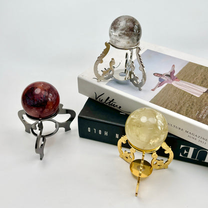 $4.8/1pcs Three-legs with pattern crystal sphere base.