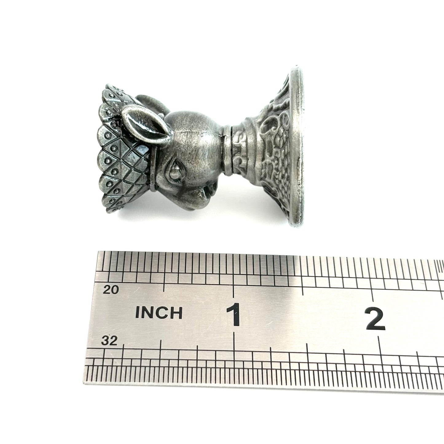 $2.2/1pcs Gray rabbit head sphere crystal sphere base.