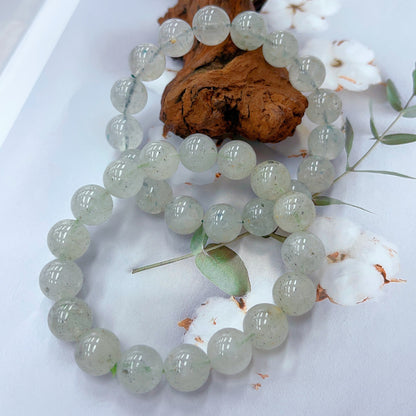 Garden quartz bracelet.It can enhance self-confidence, wisdom, health and wealth.