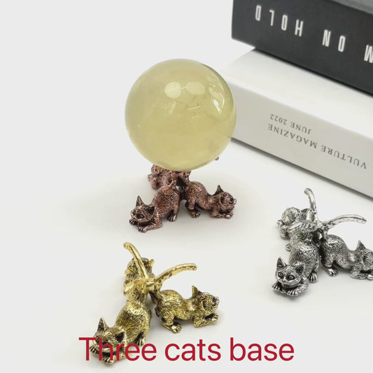 $3.6/1pcs Silvery Kitty crystal sphere base.