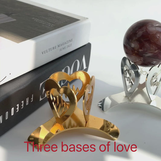 $5.6/1pcs Three hearts base crystal base.