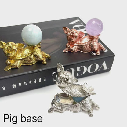 $8.2/1pcs Pig crystal sphere base.